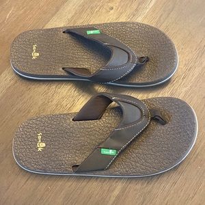 Sanuk flip flops boys size 4.5